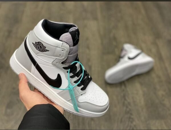 Air Jordan 1 Retro – Image 9