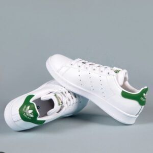 Adidas Superstar.